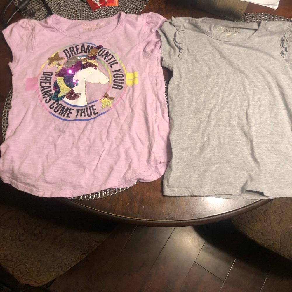 2 girls T-shirt - size Medium